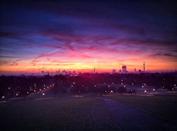 London Skyline London Skyline (Bild: Primrose Hill sunrise.. #1, Mike Rolls, CC BY-SA)