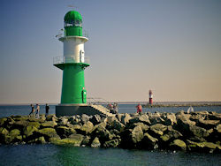 Leuchtturm Leuchtturm (Bild: Mole Warnemünde, Robert Agthe, CC BY)