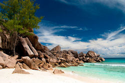 Traumhafter Strand auf den Seychellen Traumhafter Strand auf den Seychellen (Bild: Seychelles - La Digue - Grande Anse, Didier Baertschiger, CC BY-SA)