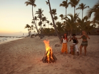 Strandparty und Lagerfeuer, Foto: Dominican Republic Ministry of Tourism