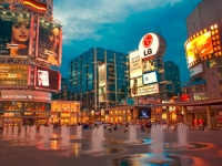 Nacht-Shopping in Toronto, Foto: Ontario Tourism Marketing Partnership Corporation