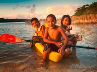 Kinder im Kayak vor Vavau, Foto: Tonga Tourism