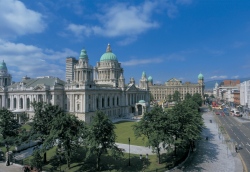 Belfast City Hall  (Bild: Armagh City and District Council / Tourism Ireland, Copyright)