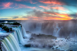 (Bild: Sunset over Iguazu, SF Brit, CC BY)