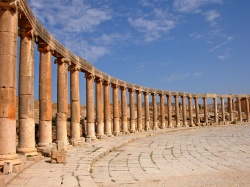 Oval Plaza in Jerash, Jordanien  (Bild: Jordan-16A-033 - Oval Plaza, Dennis Jarvis, CC BY-SA)