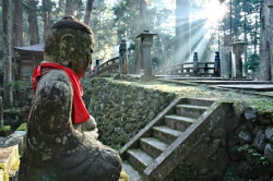 Okunoin Tempel in den Wäldern von Koyasan  (Bild: Asien Special Tours, Copyright)