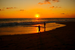 Acapulco, Mexiko  (Bild: Sunset, Silhouettes & Shadows, Esparta Palma, CC BY)